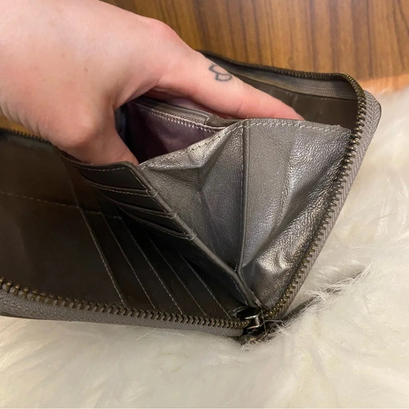 🛍️3/$30 Kenneth Cole women’s metallic wristlet wallet - Picture 9 of 13